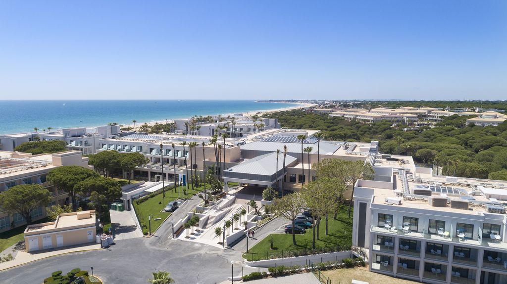 Hipotels barrosa park hotel overview