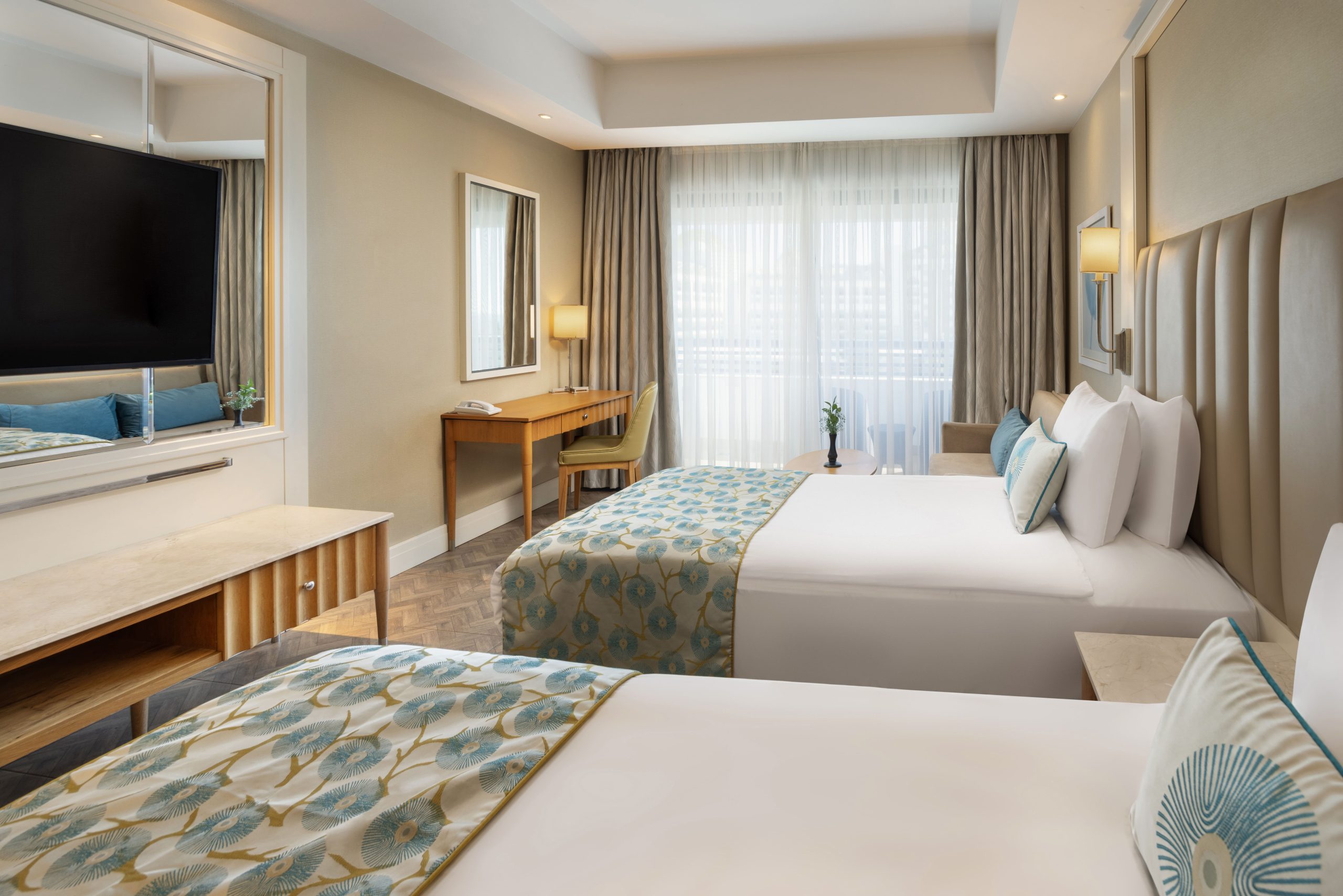 Titanic deluxe lara standart sea side 2 scaled